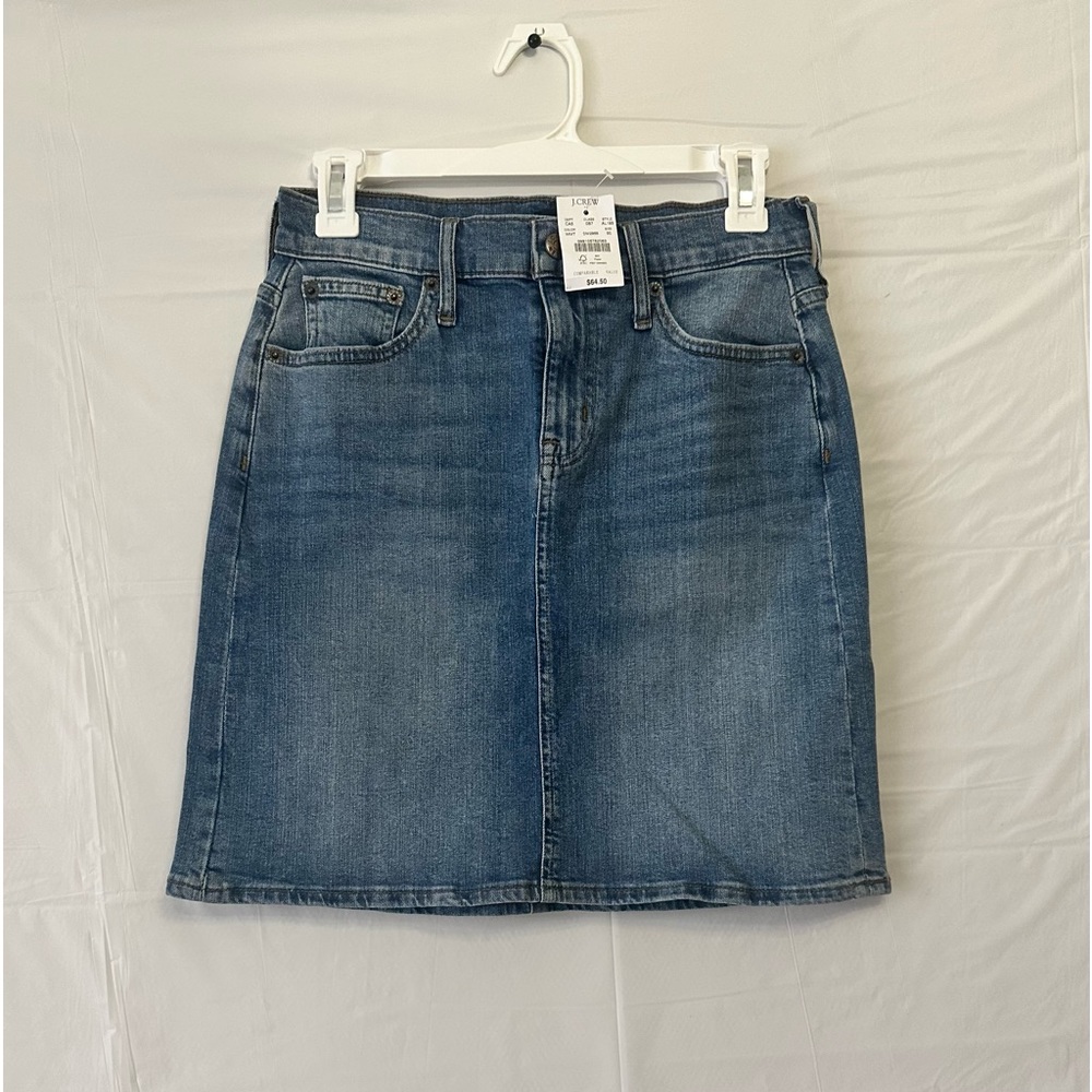 Selling JCrew 00 Jean skirt fits more like a 0 super cute brand new .